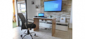 Casa Krisma, Fabulous Modern Spacious 2 bedrooms apartment, Remote Work, Fast WIFI, Parking and AC
